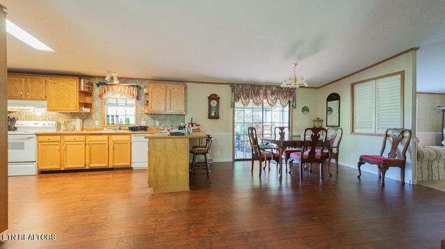 2132 Clinch Valley Rd, Thorn Hill, TN 37881