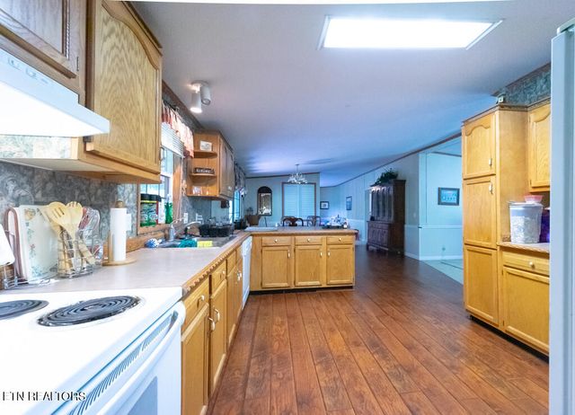 2132 Clinch Valley Rd, Thorn Hill, TN 37881
