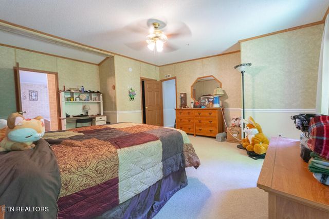2132 Clinch Valley Rd, Thorn Hill, TN 37881