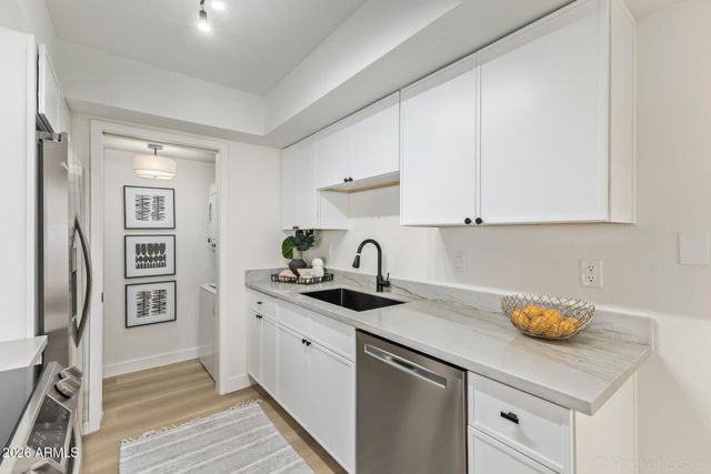 8212 N 33RD Avenue, Phoenix, AZ 85051