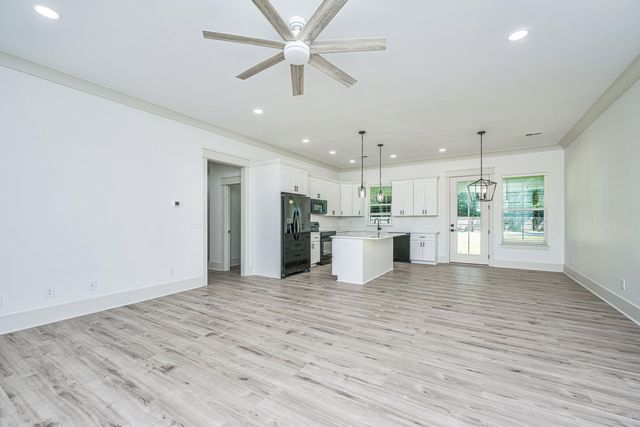 933 Valley Street, Hanahan, SC 29410