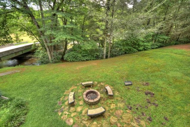 111 Laurel Crossing, Blue Ridge, GA 30513