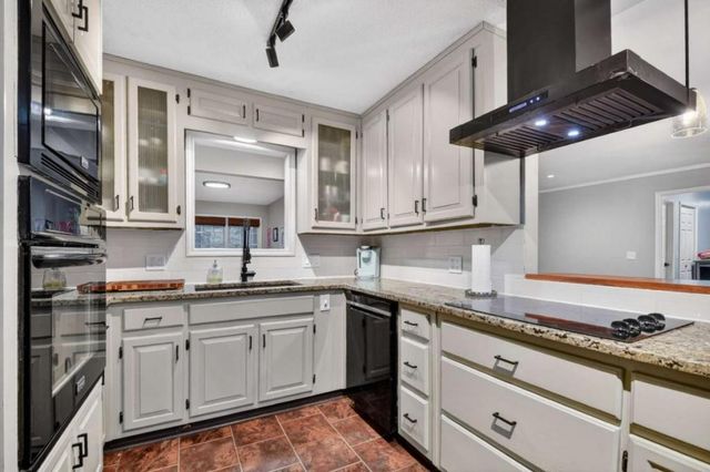 111 Laurel Crossing, Blue Ridge, GA 30513