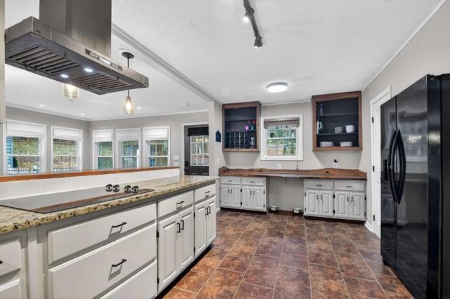 111 Laurel Crossing, Blue Ridge, GA 30513