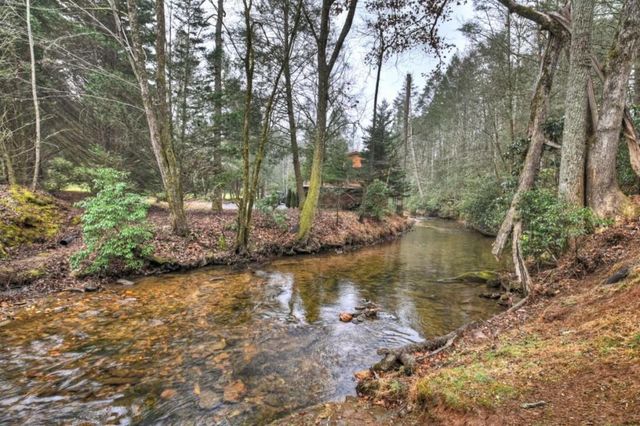 111 Laurel Crossing, Blue Ridge, GA 30513