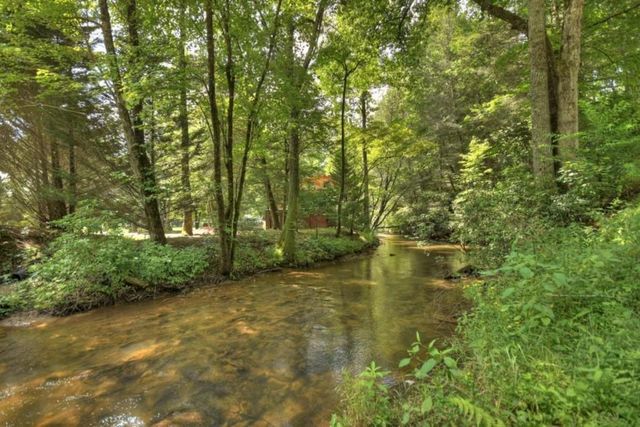 111 Laurel Crossing, Blue Ridge, GA 30513