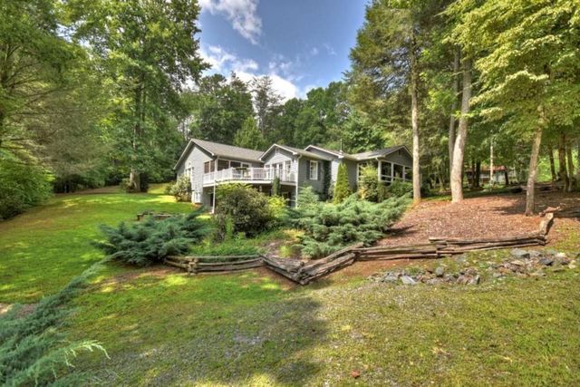 111 Laurel Crossing, Blue Ridge, GA 30513