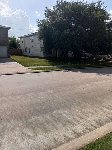 7707 Greenwood Point Drive, Cypress, TX 77433