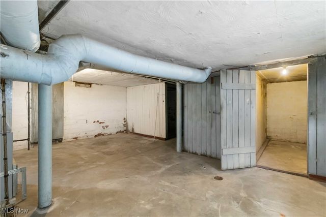 3474 Raymont Boulevard, University Heights, OH 44118