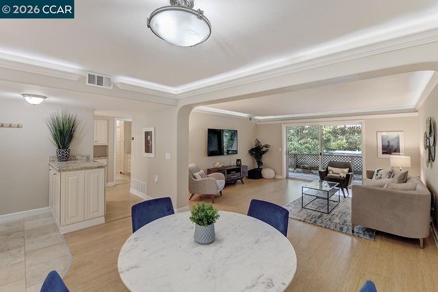 1136 Rockledge Ln 6, Walnut Creek, CA 94595