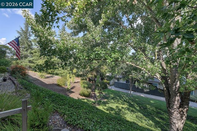 1136 Rockledge Ln 6, Walnut Creek, CA 94595