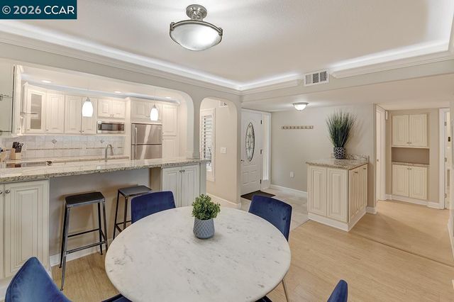 1136 Rockledge Ln 6, Walnut Creek, CA 94595