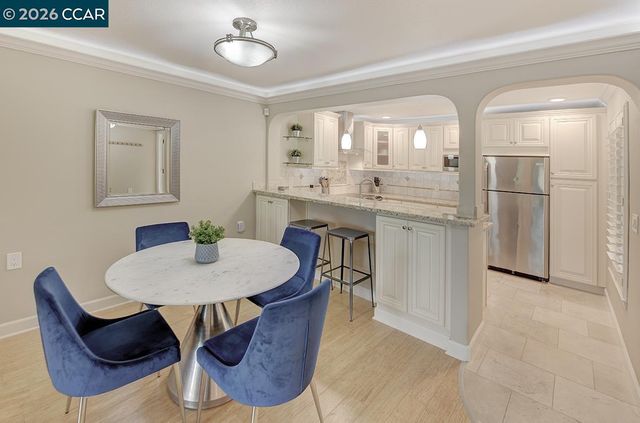 1136 Rockledge Ln 6, Walnut Creek, CA 94595