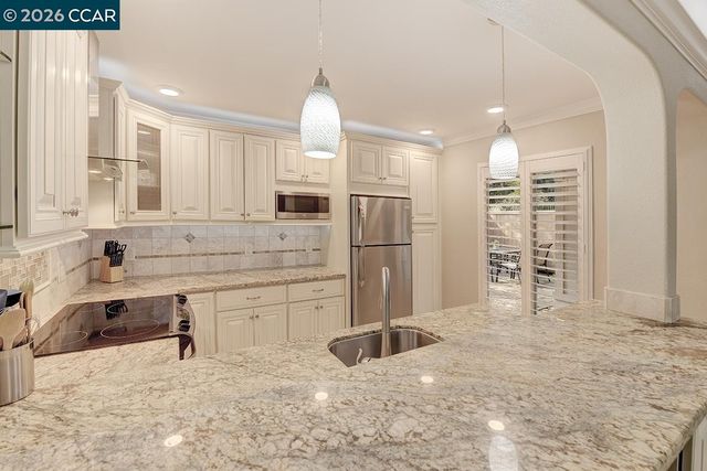 1136 Rockledge Ln 6, Walnut Creek, CA 94595