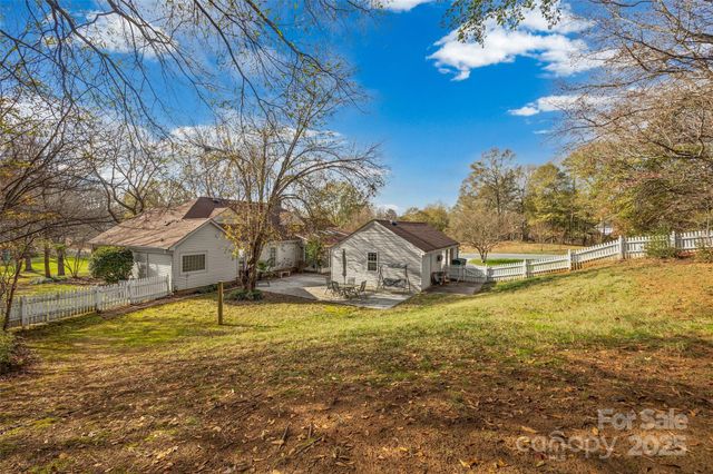 2234 Hamilton Mill Road, Charlotte, NC 28270