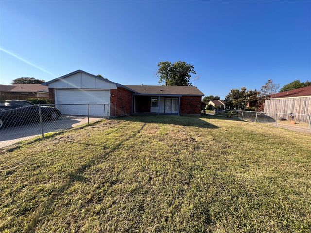 8506 Woodside Road, Rowlett, TX 75088