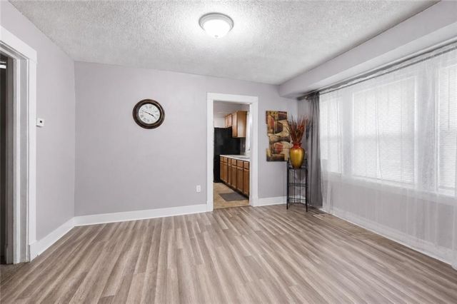 6920 S Benton Avenue, Kansas City, MO 64132