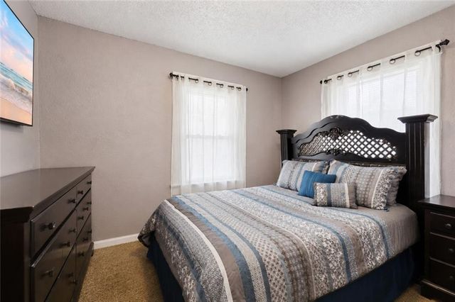 6920 S Benton Avenue, Kansas City, MO 64132