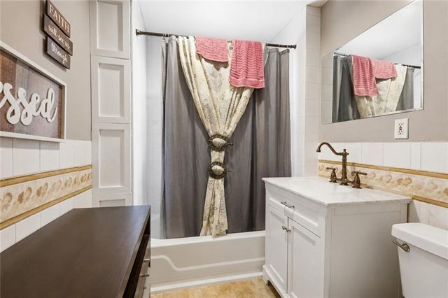 6920 S Benton Avenue, Kansas City, MO 64132