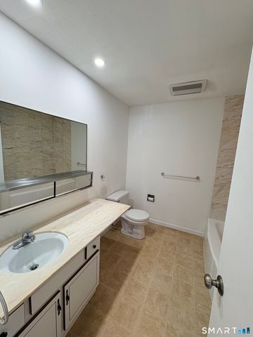 57 Westridge Road B9, New London, CT 06320