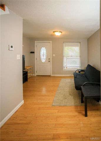 741 Regina Avenue, St Louis, MO 63125