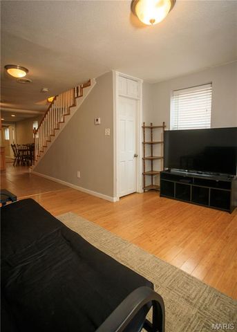 741 Regina Avenue, St Louis, MO 63125