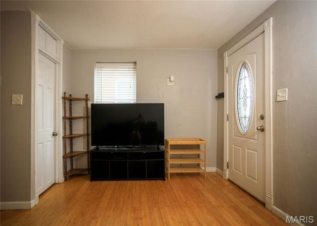 741 Regina Avenue, St Louis, MO 63125