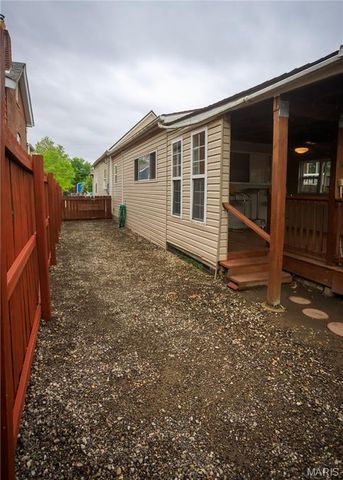 741 Regina Avenue, St Louis, MO 63125