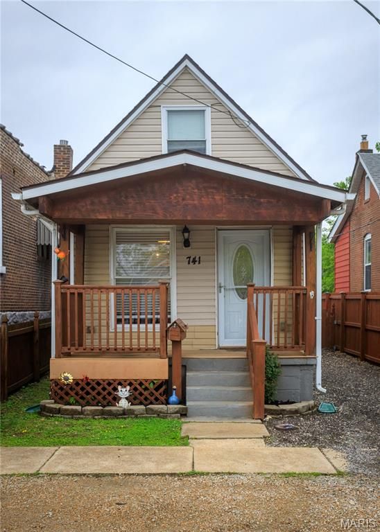 741 Regina Avenue, St Louis, MO 63125