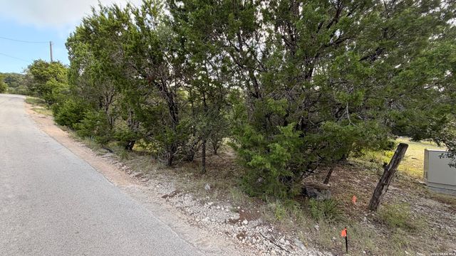 1086 Trail Pass, Canyon Lake, TX 78133
