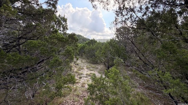 1086 Trail Pass, Canyon Lake, TX 78133