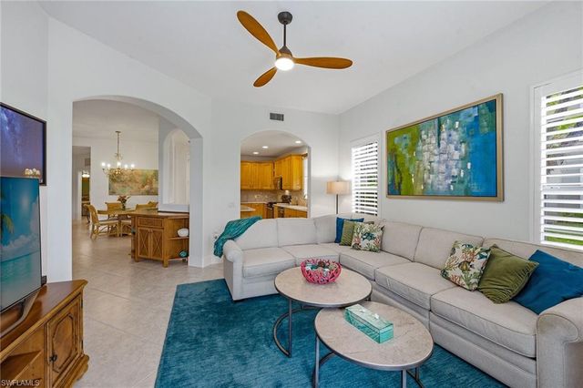 9154 Cherry Oaks LN 101, Naples, FL 34114