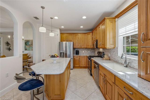 9154 Cherry Oaks LN 101, Naples, FL 34114