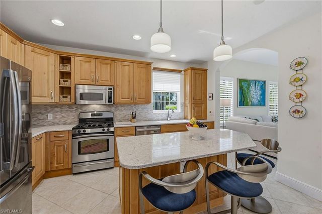 9154 Cherry Oaks LN 101, Naples, FL 34114