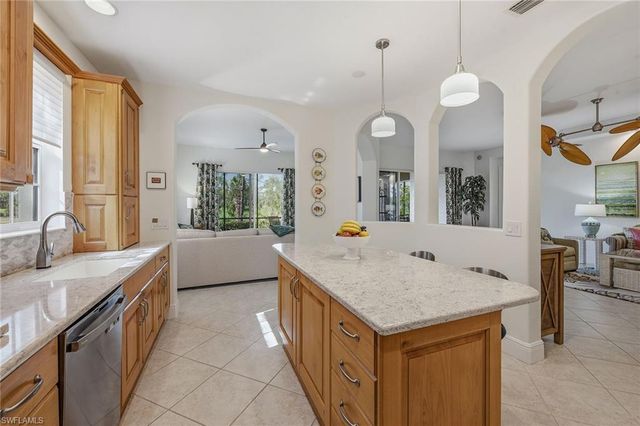 9154 Cherry Oaks LN 101, Naples, FL 34114