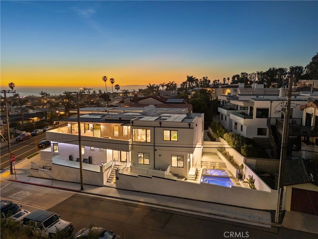 Image 1 of property listing at 1504 Prospect Avenue, Hermosa Beach, CA 90254