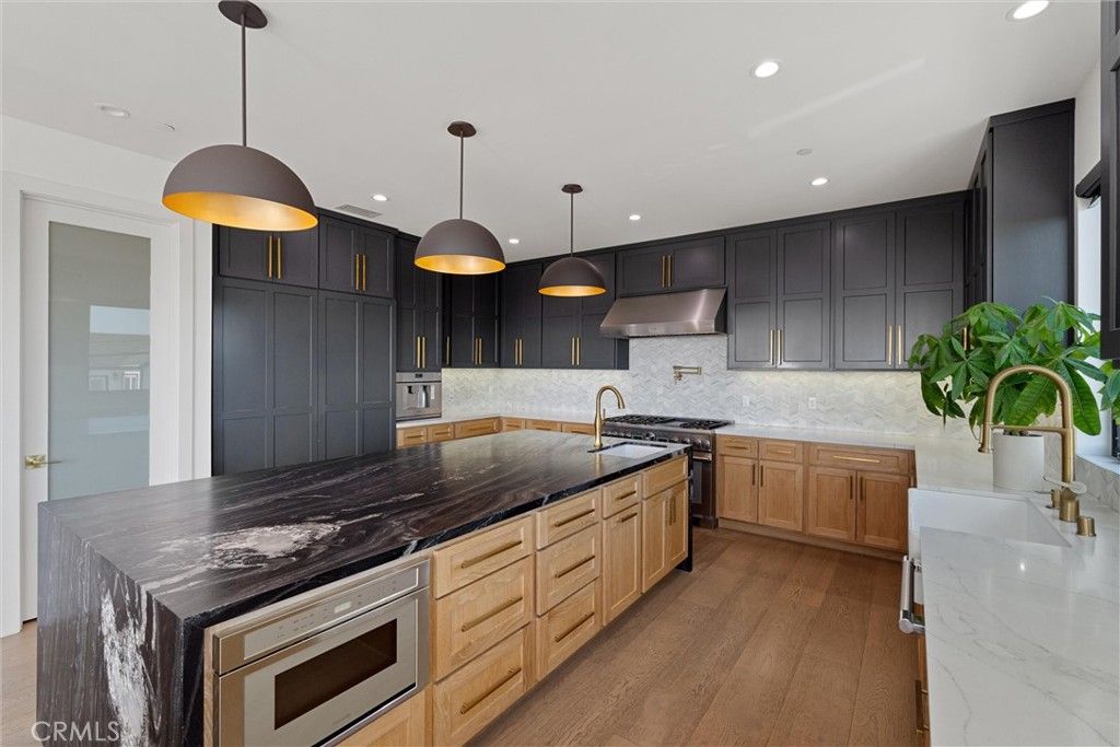 Image 13 of property listing at 1504 Prospect Avenue, Hermosa Beach, CA 90254