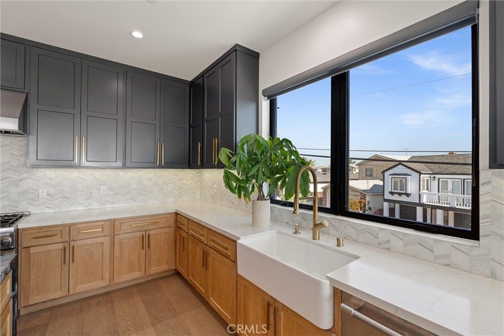 Image 15 of property listing at 1504 Prospect Avenue, Hermosa Beach, CA 90254