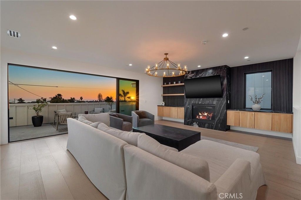 Image 3 of property listing at 1504 Prospect Avenue, Hermosa Beach, CA 90254