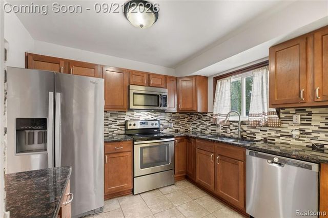 9665 Arcola Street, Livonia, MI 48150