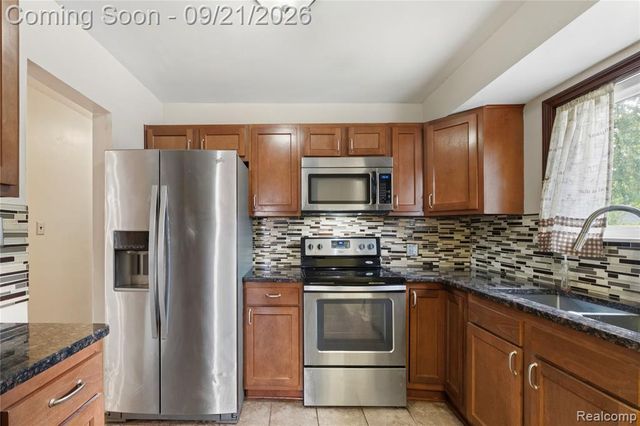 9665 Arcola Street, Livonia, MI 48150