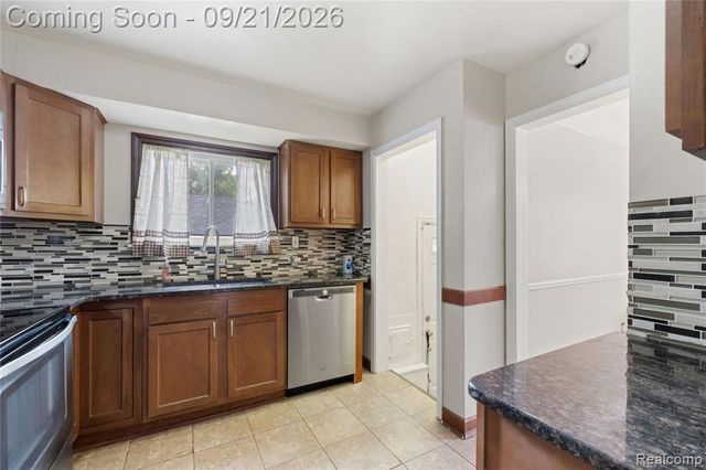 9665 Arcola Street, Livonia, MI 48150
