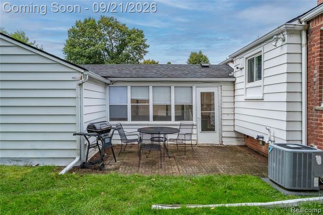 9665 Arcola Street, Livonia, MI 48150
