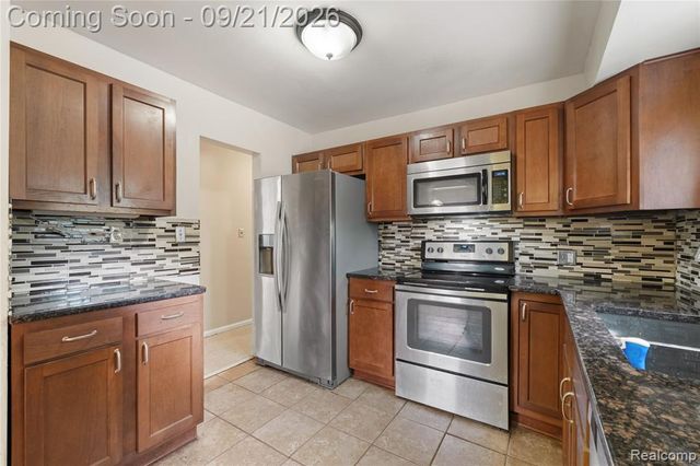 9665 Arcola Street, Livonia, MI 48150