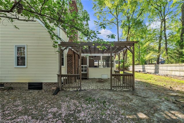 715 Wimbley LN, Chesapeake, VA 23322