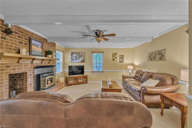 715 Wimbley LN, Chesapeake, VA 23322