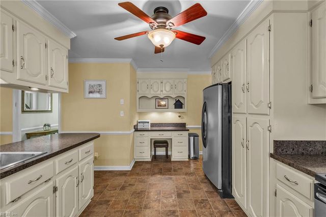 715 Wimbley LN, Chesapeake, VA 23322