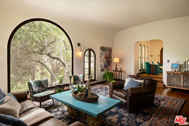 2707 Hermosita Drive, Glendale, CA 91208