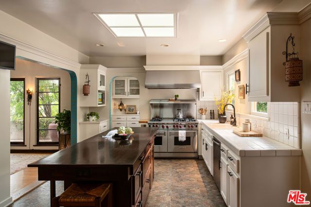 2707 Hermosita Drive, Glendale, CA 91208