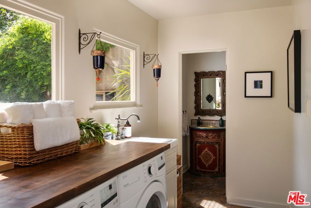 2707 Hermosita Drive, Glendale, CA 91208